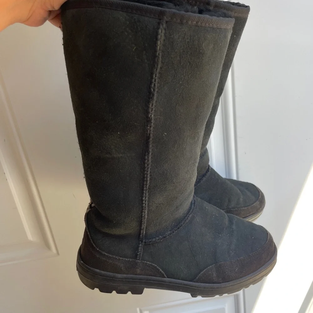 UGG Black Shearling-Lined Boot Interior Detail